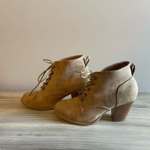 Size 7.5 ankle boot heels